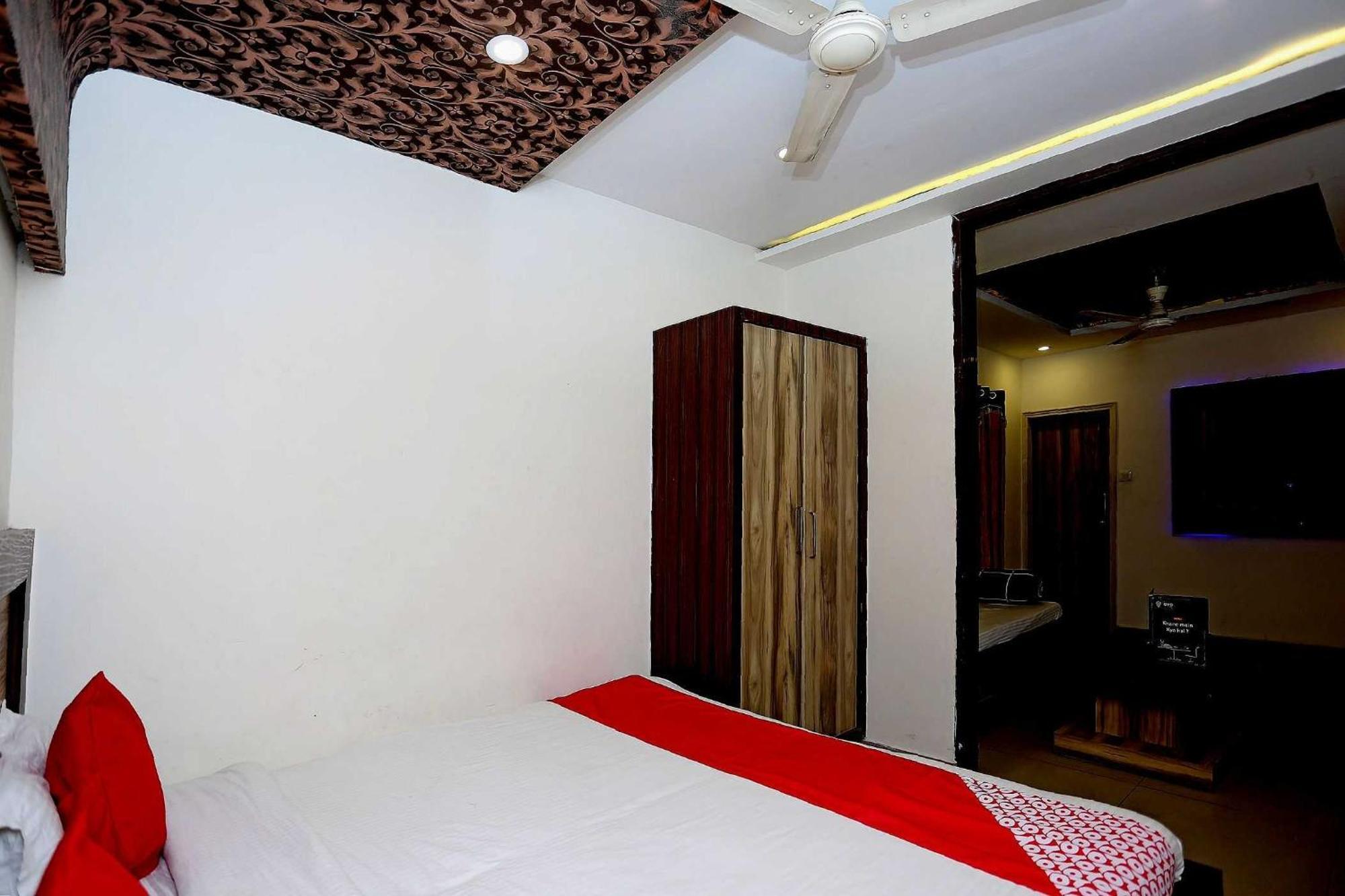 Super Oyo Flagship 4957 Hotel China Town Bhairaun Ghāt エクステリア 写真